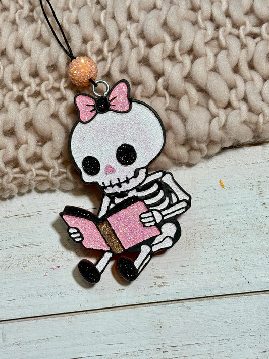 Skelly reading Freshie