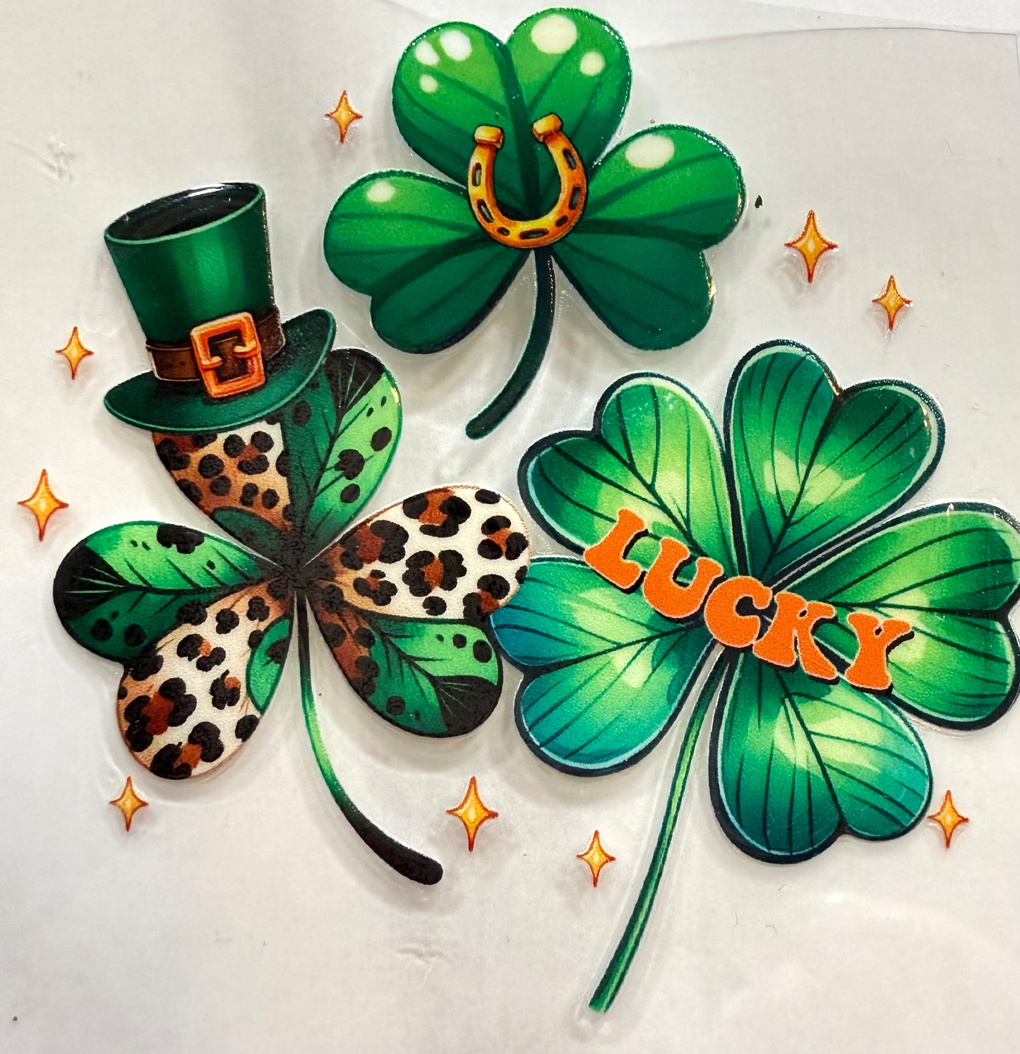 Lucky clovers decal 3.5
