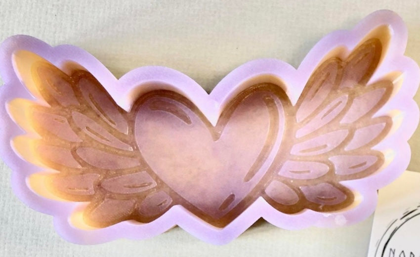 Angel wings with heart