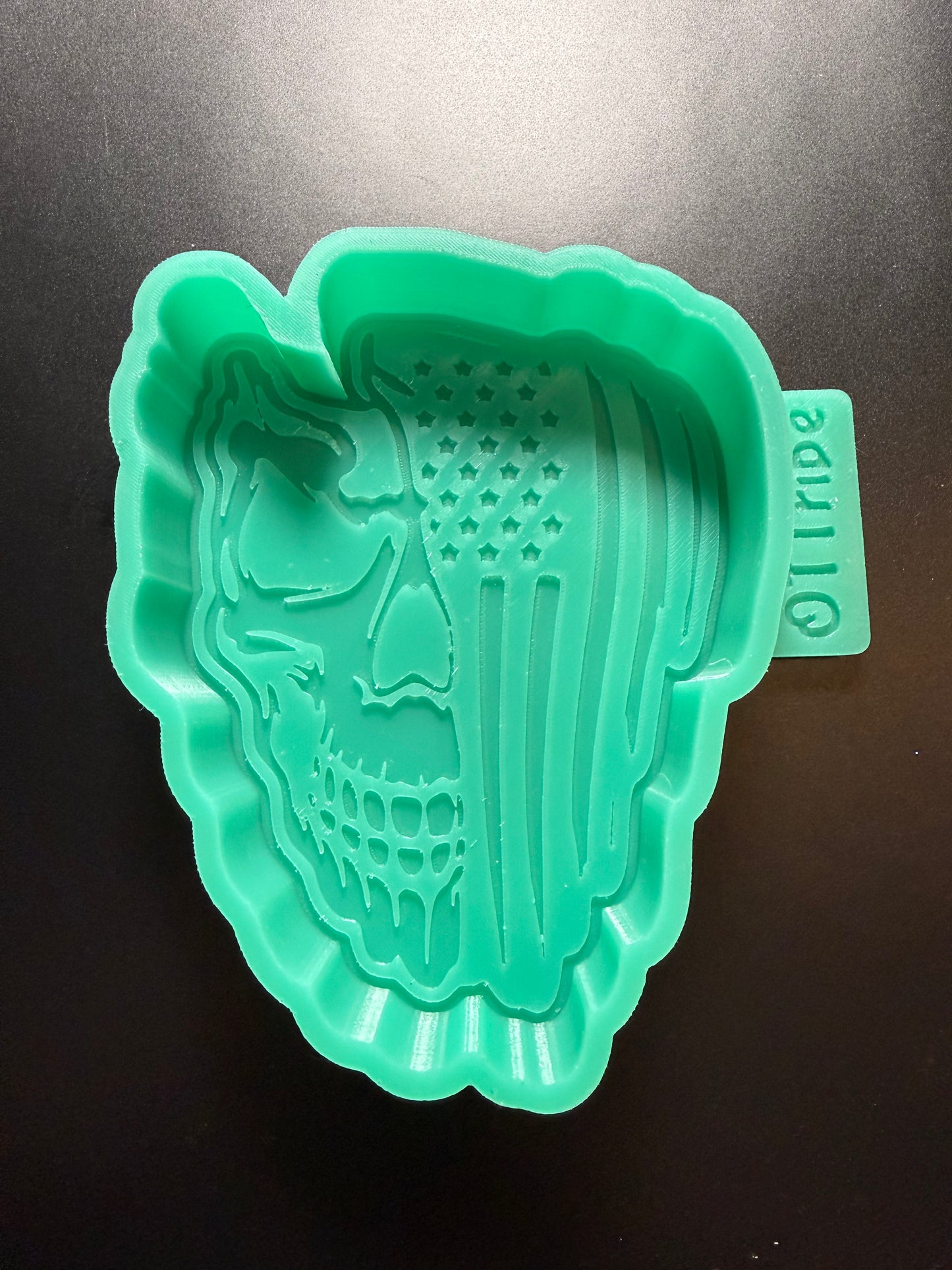Skull and flag Freshie